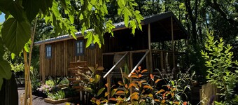 Cabin 'L'arbousier' with Private Terrace, Private Garden and Air Conditioning