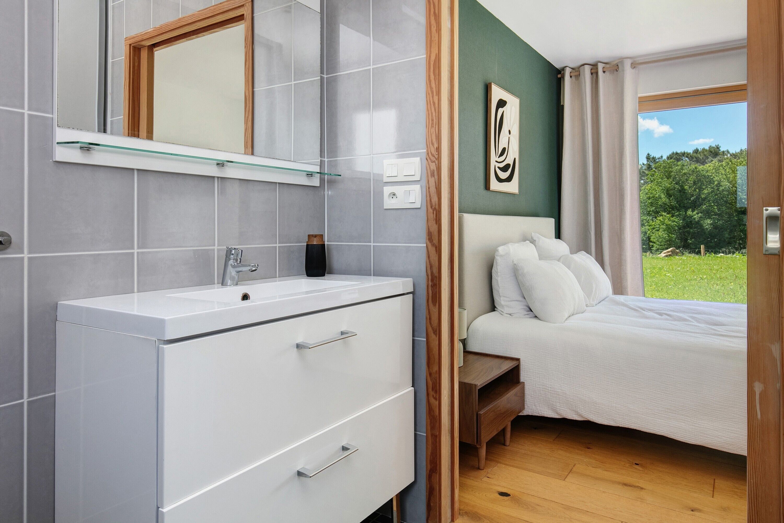 2 chambres, fer et planche à repasser, draps fournis