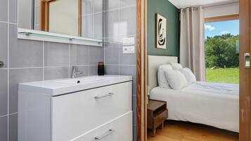 2 chambres, fer et planche Ă repasser, draps fournis