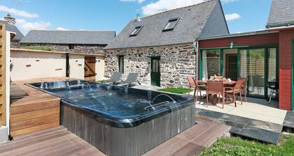 Holiday Home “Le Petit Brécéan” with Heated Swim Spa