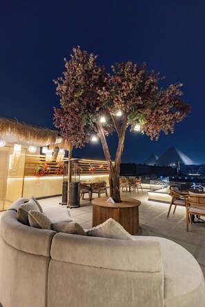 Terrace/patio - 5 min to the Great Pyramids of Giza , big clean tidy rooms (Giza, Cairo, Egypt)