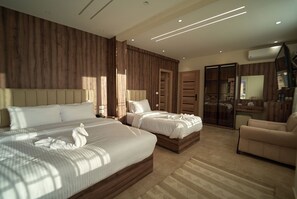 9 bedrooms, iron/ironing board, WiFi, bed sheets - 5 min to the Great Pyramids of Giza , big clean tidy rooms (Giza, Cairo, Egypt)
