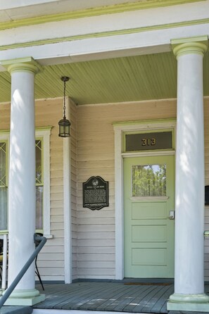Exterior detail - Snipes-Taylor House: Historic Charm &Walk to DT! Huge porch and backyard! (Wilmington)