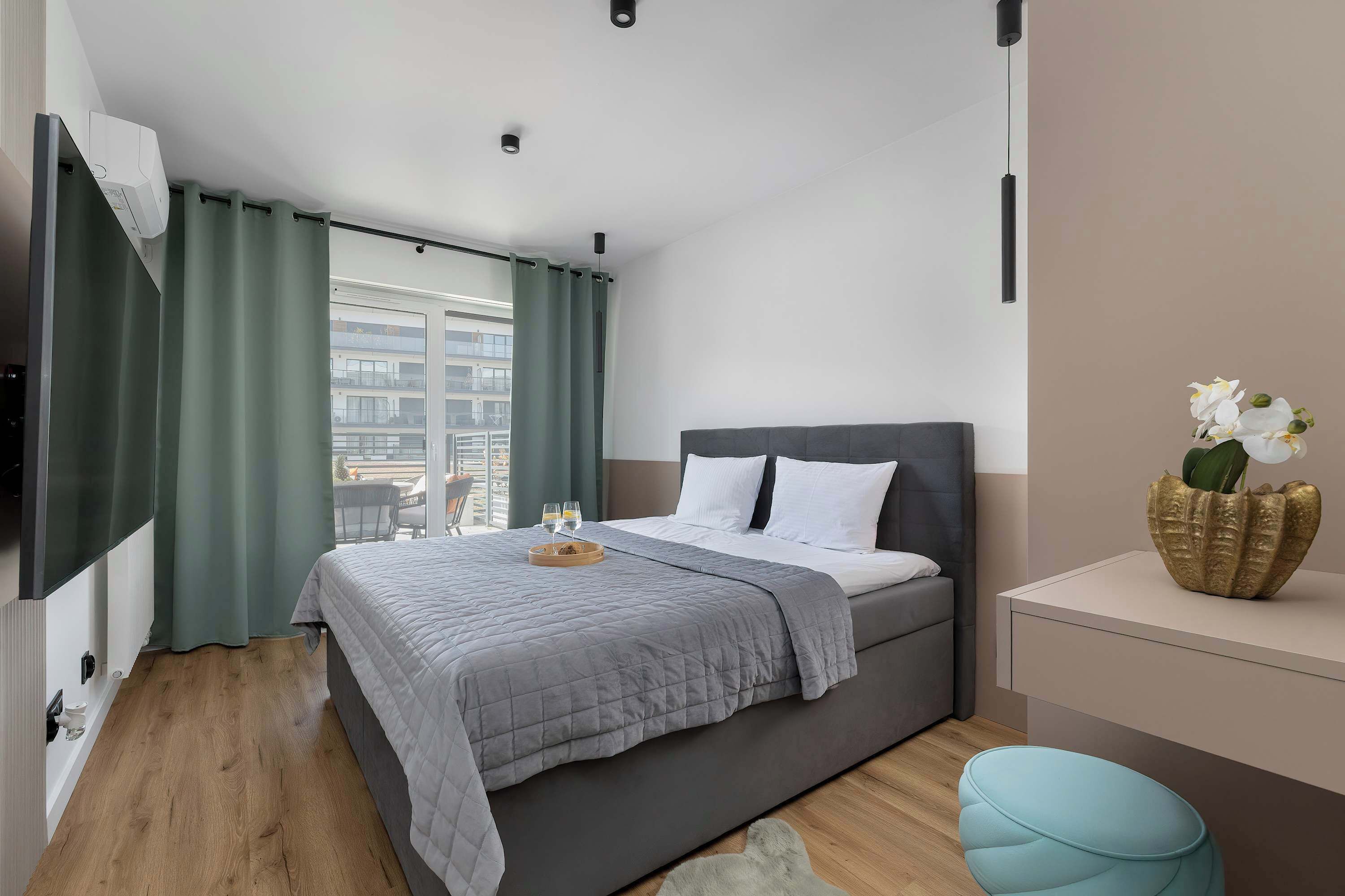 1 bedroom, iron/ironing board, travel crib, WiFi