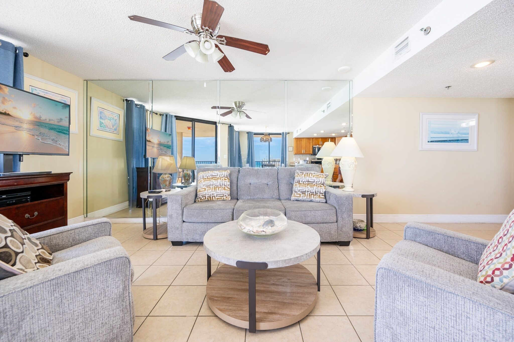 Condo, 3 quartos | Área de estar