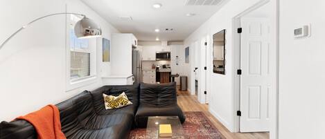 Apartamento, 2 quartos | Área de estar | Smart TV, serviços de streaming