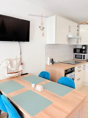 Fridge, microwave, oven, coffee/tea maker - St Cyprien Ground floor apartment with swimming pool in the residence (Saint-Cyprien)