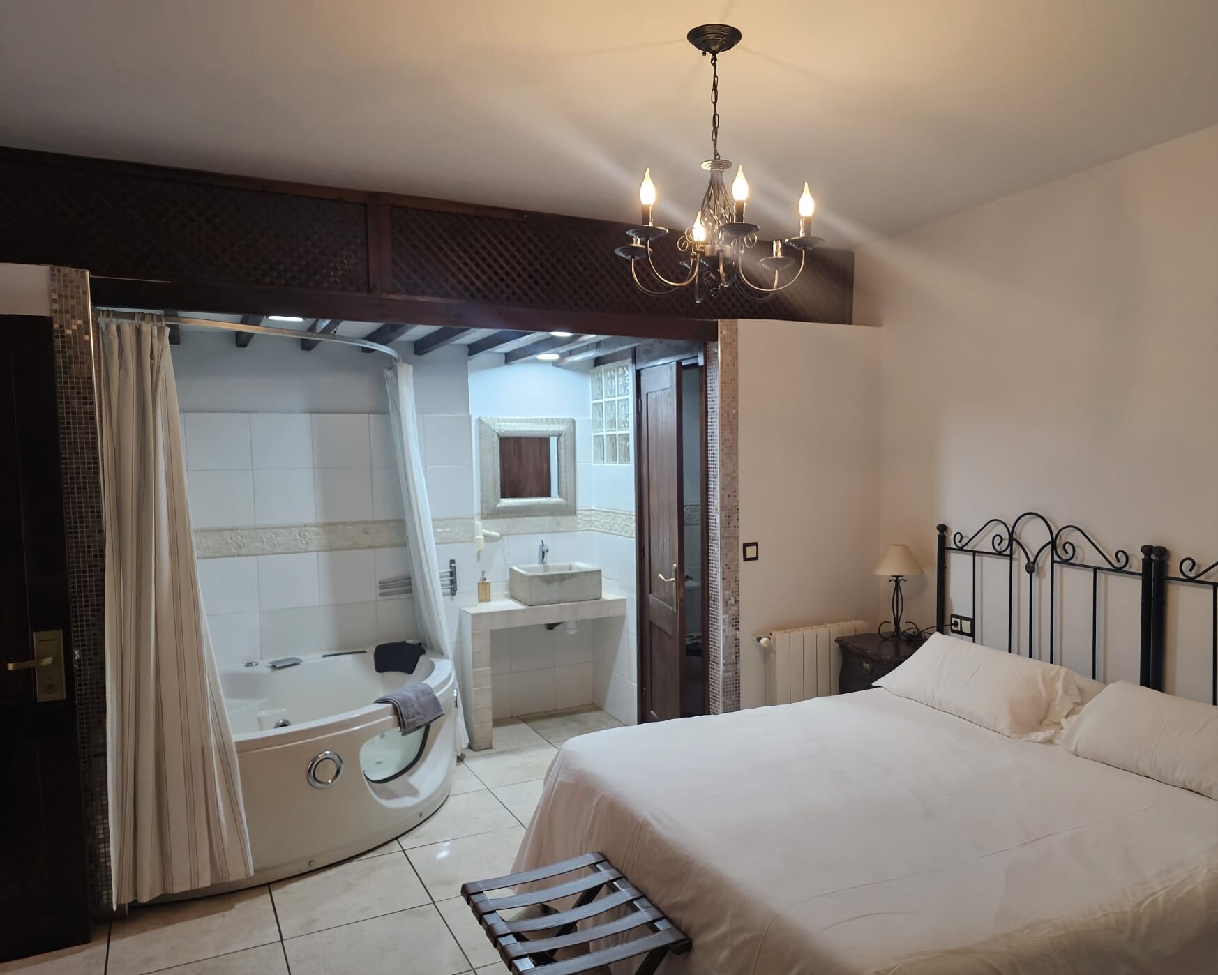 Deluxe Suite, Balcony, Courtyard View