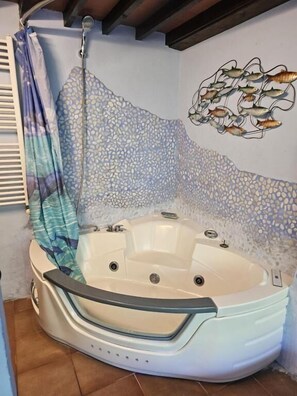 Junior Suite, Canal View | Bathroom - Hotel Pasteral (La Cellera de Ter)
