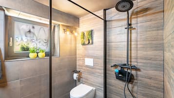 Dusche, Haartrockner, Handtücher