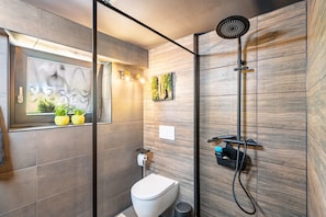 Dusche, Haartrockner, Handtücher