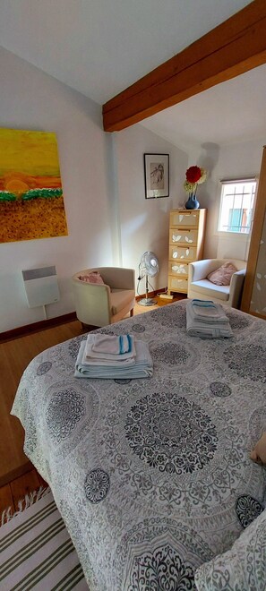 Room - Charming Apartment with Panoramic Views in Collioure (Collioure)