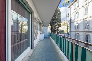 Apartment | Balcony - Happy Tourist by Wonderful Italy (Sanremo)