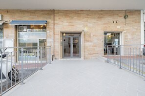 Front of property - Happy Tourist by Wonderful Italy (Sanremo)
