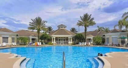 Condo in gated community, 10 minutes to Disney, 5 minutes to dining and shopping