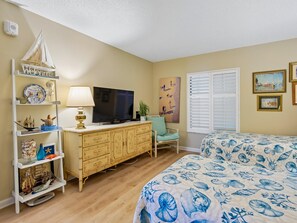 Second Bedroom - (2) Twin Beds + Smart TV - Indies House 502 | Stunning Getaway (Ormond Beach)