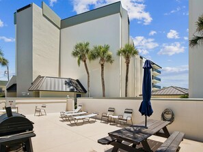 The Indies House Community Patio + Grill - Indies House 502 | Stunning Getaway (Ormond Beach)