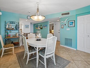 Dining Area - Seating for 4 to 5 - Indies House 502 | Stunning Getaway (Ormond Beach)