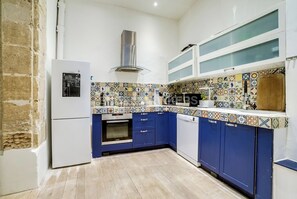 Private kitchen - Vrbo Property (Paris)