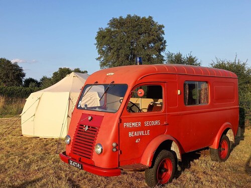 Passez la nuit dans notre unique Magic Bus et tente au coeur de la nature.