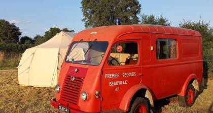 Passez la nuit dans notre unique Magic Bus et tente au coeur de la nature.