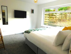 6 habitaciones, tabla de planchar con plancha, wifi y ropa de cama 