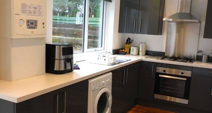 NEW - Large Fully Renovated House in East Kilbride