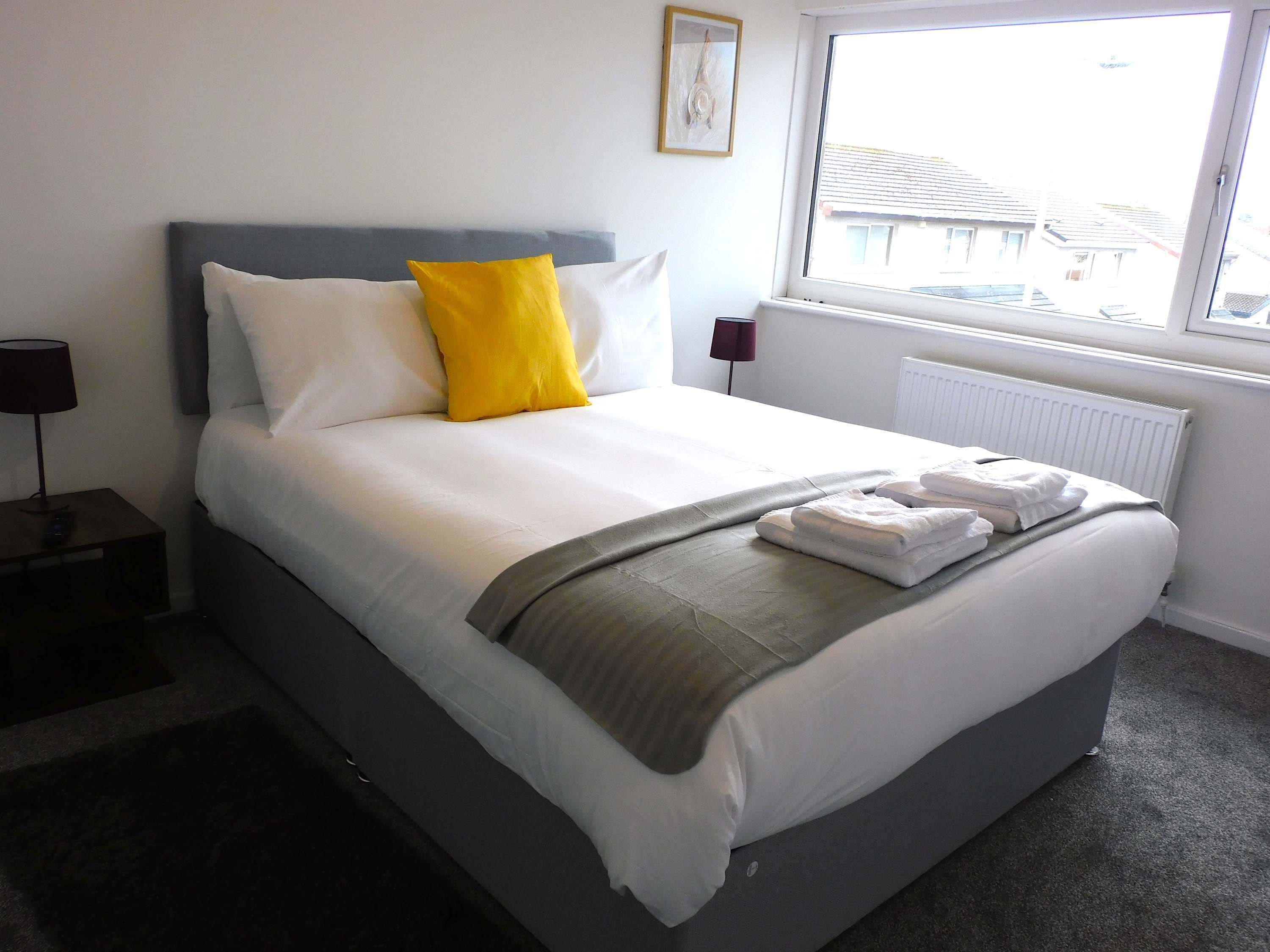 6 chambres, fer et planche à repasser, Wi-Fi, draps fournis