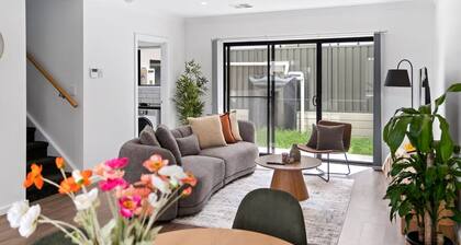Modern lifestyle Steps to beach front 3br2bth