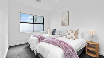 3 bedrooms, iron/ironing board, WiFi, bed sheets