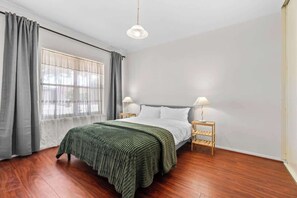 5 habitaciones, tabla de planchar con plancha, wifi y ropa de cama 