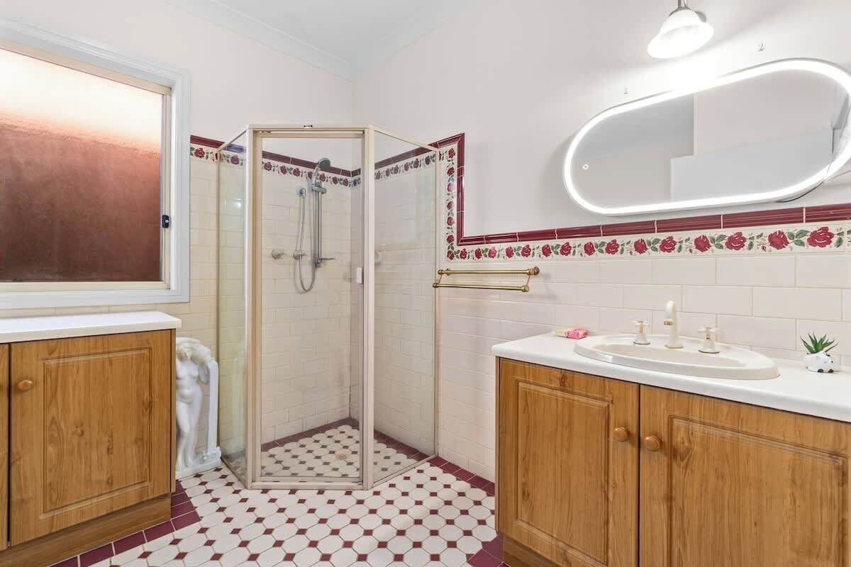 Shower, hair dryer, towels, shampoo