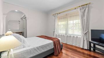 5 chambres, fer et planche à repasser, Wi-Fi, literie fournie