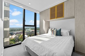 2 bedrooms, desk, iron/ironing board, WiFi - City CBD Rundle mall Family Retreat with view free park (Adelaide)