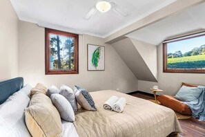 6 bedrooms, iron/ironing board, WiFi, bed sheets - Large Modern Organic Bali-Inspired family Retreat (Summertown)