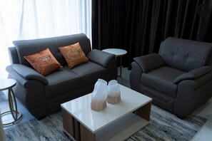 Living area - Silicon Heights Studio Apartment Gold (Accra)