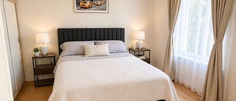 6 bedrooms, iron/ironing board, WiFi, bed sheets