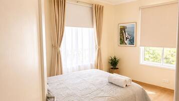6 bedrooms, iron/ironing board, WiFi, bed sheets