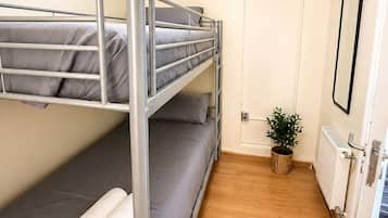 6 bedrooms, iron/ironing board, WiFi, bed sheets