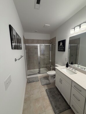 Bathroom - Spacious 4- bedroom Charlotte abode (Charlotte)