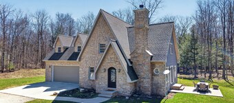 Wooded Egg Harbor Escape: Pinball, Bunks and Privacy in Door County