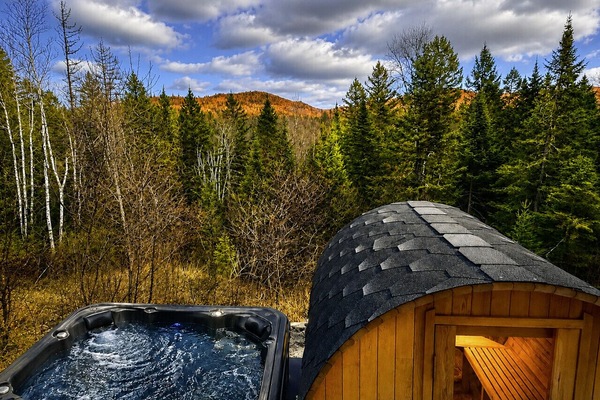 Outdoor spa tub
