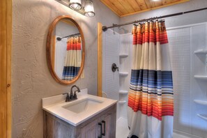 Shower, hair dryer, towels - New Listing! Lakeview Cabin with Mountain Views, Deck, Grill, AC (Bayfield)