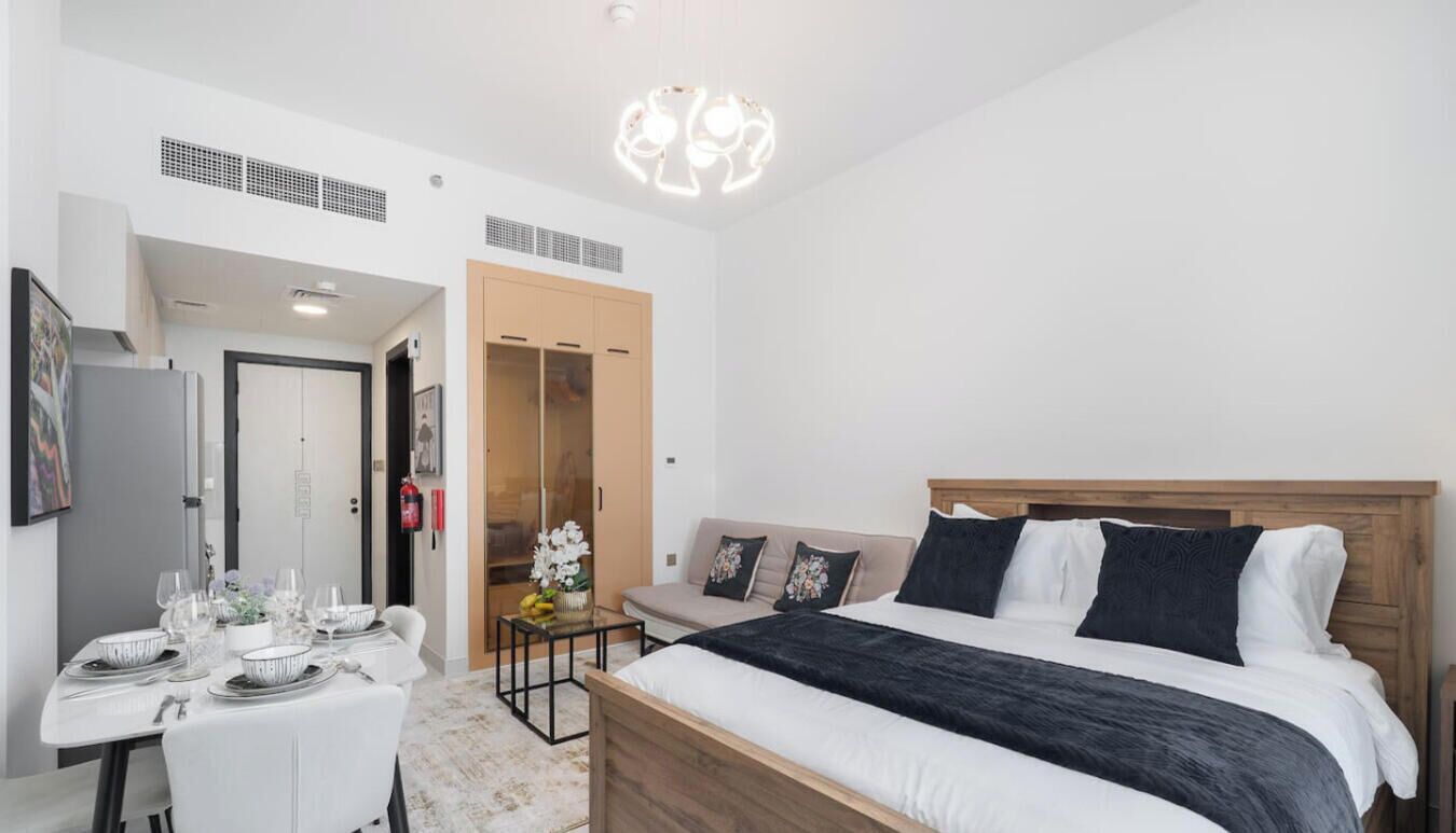 Desk, iron/ironing board, WiFi, bed sheets