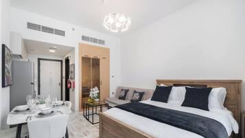 Desk, iron/ironing board, WiFi, bed sheets