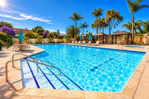 Mins To Beach! Jr. Olympic-Size Pool, Spa, Tennis