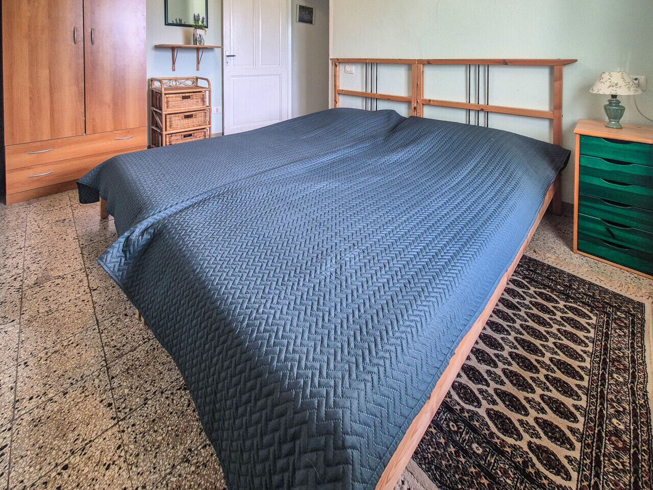 2 Schlafzimmer, Schreibtisch, Bettwäsche