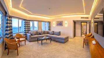 Suite Royal, balcón, vista al mar | Área de sala de estar | Impresora