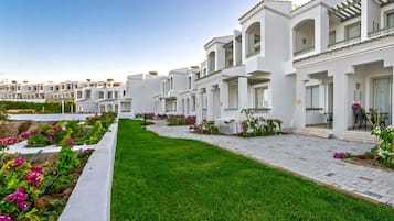 Habitación clásica con 1 cama matrimonial o 2 individuales, vista al jardín | Exterior