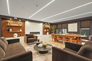 Dining - Brand New Luxury 2 Bed /Westchester/Greenwich/Full Gym - Concierge Pet Friendly (Greenwich)